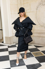 Rihanna – Dior SS2024 Haute Couture Show in Paris фото №1386049