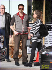 Robert Downey Jr - Leaving Barney's NY in Beverly Hills 01/15/2012 фото №1281192