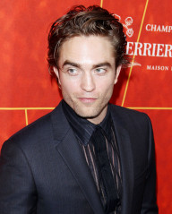 Robert Pattinson - AMFAR Gala Charity Event in Los Angeles  фото №1367881