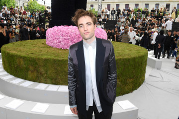 Robert Pattinson - Dior Homme Menswear Fashion Show in Paris фото №1367759
