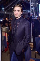 Robert Pattinson - AMFAR Gala Charity Event in Los Angeles  фото №1367880