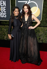 Salma Hayek – 2018 Golden Globe Awards in Beverly Hills фото №1028717