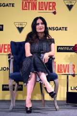 Salma Hayek – “How To Be a Latin Lover” Press Conference in Mexico City фото №962389