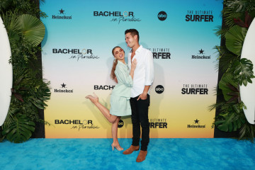 Sarah Hyland – “Bachelor In Paradise” and “The Ultimate Surfer” Premiere in Sant фото №1305852