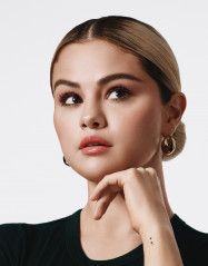 Selena Gomez - Rare Beauty 'Perfect Strokes Universal Volumizing Mascara' (2021) фото №1306865