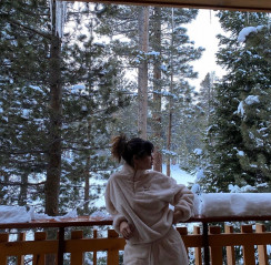 Selena Gomez - Colorado 12/25/2019 фото №1240347