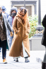 Selena Gomez - On Set of 'Only Murders In The Building' in NY 01/24/2022 фото №1334803