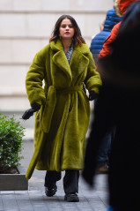 Selena Gomez - On Set of 'Only Murders In The Building' in NY 01/24/2022 фото №1334800