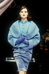 Shalom Harlow for Christian Dior Fall/Winter Haute Couture 1995 фото №1389766