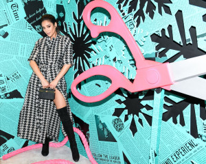 Shay Mitchell – Tiffany and Co.Celebrate the Holidays With a Girls Night in LA фото №1122516
