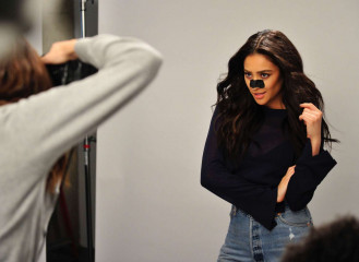 Shay Mitchell on set to promote the Biore Deep Cleansing Charcoal Pore Strips  фото №1059611