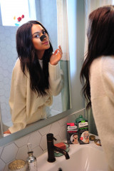 Shay Mitchell on set to promote the Biore Deep Cleansing Charcoal Pore Strips  фото №1059607