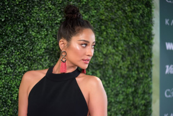Shay Mitchell – Variety, WWD and CFDA’s Runway to Red Carpet Event in LA фото №1049574