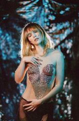 Suki Waterhouse by Tom Mitchell for 'To Love' Single Promoshoot (2023) фото №1371308