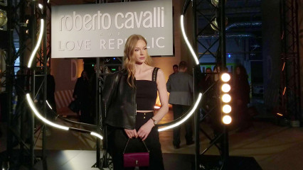 Светлана Ходченкова - Показ 'Roberto Cavalli for Love Republic' // 12.02.2020 фото №1279235