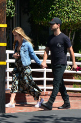 Taylor Lautner at Fred Segal in Hollywood фото №950313