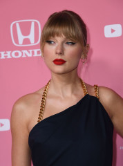 Taylor Swift -  Billboard Women in Music in Los Angeles 12/12/2019 фото №1237773