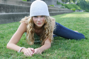 Taylor Swift - Andrew Orth Photoshoot in Avalon, New Jersey (2004) фото №1285454
