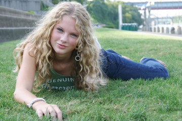 Taylor Swift - Andrew Orth Photoshoot in Avalon, New Jersey (2004) фото №1285453