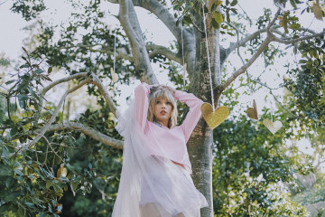 Taylor Swift by Valheria Rocha for 'Lover' Album Photoshoot (2019) фото №1286826