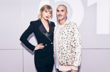 Taylor Swift -  Apple Music Beats 1's New Music Daily 10/30/2019 фото №1231273