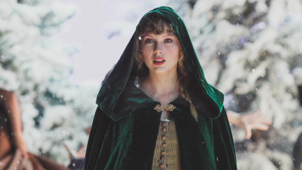 Taylor Swift - Music Video 'willow' (2020) фото №1285284