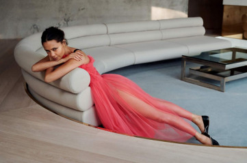 THANDIE NEWTON in The Edit by Net-a-porter Magazine, March 2020 фото №1251046
