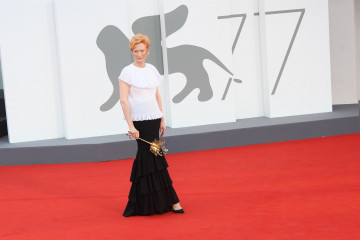 Tilda Swinton - Opening Ceremony - 77th Venice Film Festival | 02.09.2020 фото №1273280
