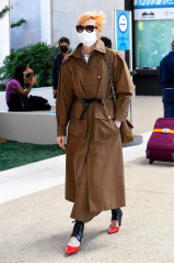 Tilda Swinton is seen arriving at Venice Airport | 01.09.2020 фото №1272871