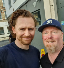 Tom Hiddleston - London 04/20/2019 фото №1161734