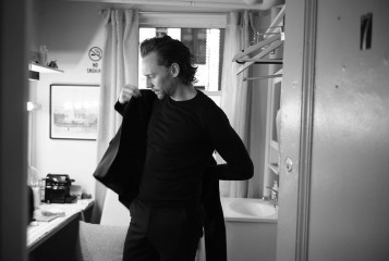 Tom Hiddleston by Jenny Anderson for 'Betrayal' Broadway (2019) фото №1240827