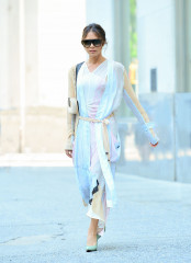 Victoria Beckham Style and Fashion – New York City фото №1079045