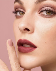 Vittoria Ceretti - Chanel Makeup Spring 2020 Campaign фото №1274351