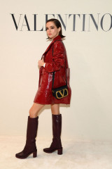 Zoey Deutch at the Valentino Fashion Show in Paris 03/01/20 фото №1378376
