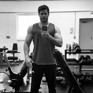 Liam Hemsworth инстаграм фото