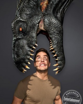 Фото 65244 к новости Крис Прэтт сделал селфи с динозавром