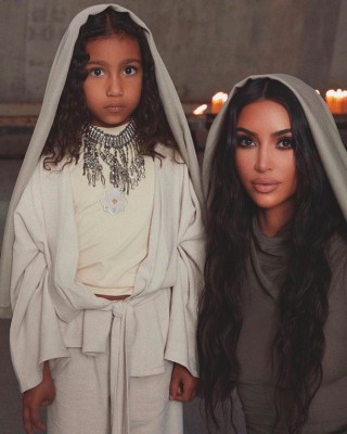 Фото 71377 к новости Kim Kardashian опубликовала в Instagram фото с крещения