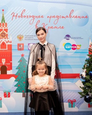 Фото 71510 к новости Звезды с детьми на Кремлевской елке