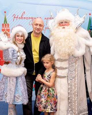 Фото 71511 к новости Звезды с детьми на Кремлевской елке