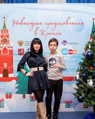 Фото 71512 к новости Звезды с детьми на Кремлевской елке