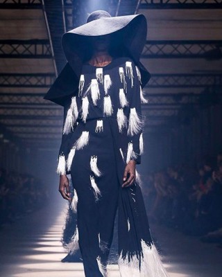 Фото 71948 к новости На Неделе моды в Париже прошел показ Givenchy
