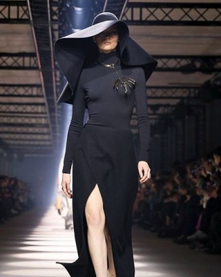 Фото 71982 к новости На Неделе моды в Париже прошел показ Givenchy