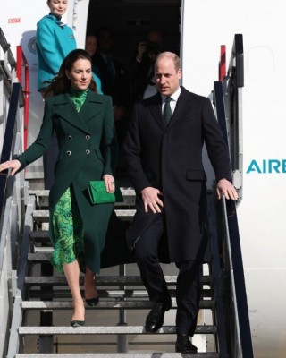 Фото 71987 к новости Кейт Миддлтон и принц Уильям прилетели в Ирландию
