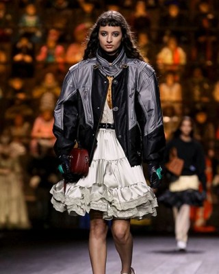 Фото 72006 к новости Показ Louis Vuitton на Неделе моды в Париже
