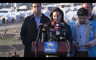 Анджелина Джоли посетила лагерь сирийских и иракских беженцев