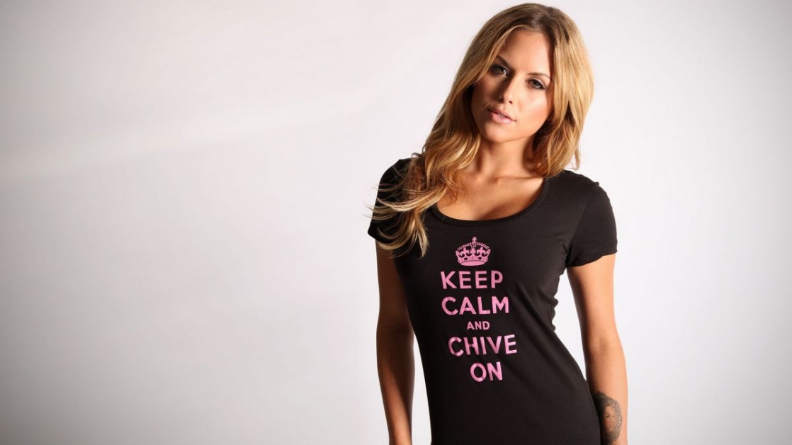 Дом у бритни палмер фото. T-Shirt model for the Chive.