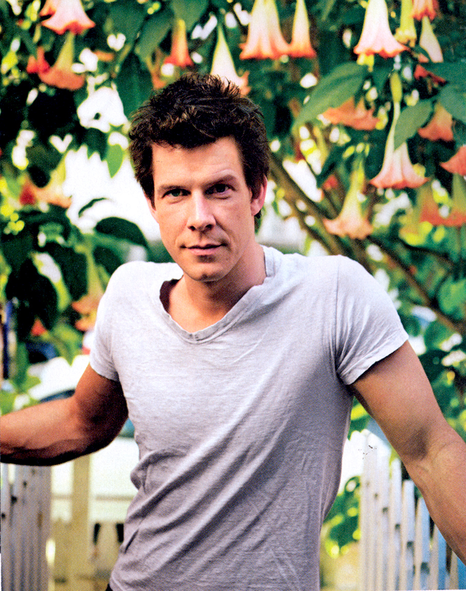 Next photo of Eric Mabius