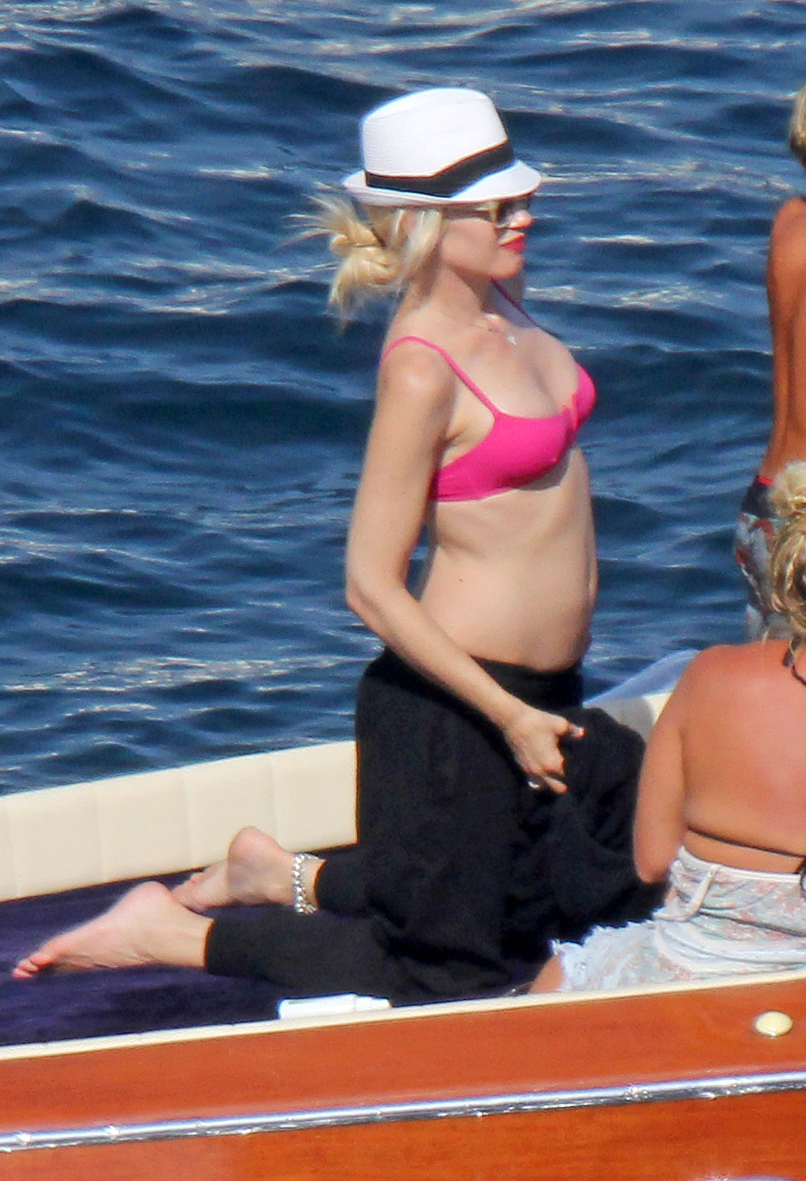 Gwen Stefani thong