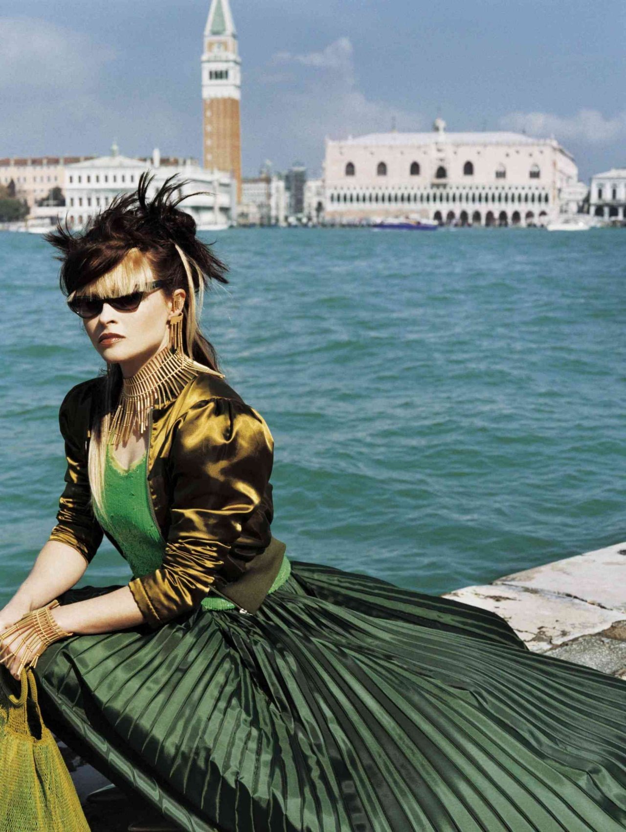 http://www.theplace.ru/archive/helena_bohnam_carter/img/Helena-Bonham-Carter-933096.jpg