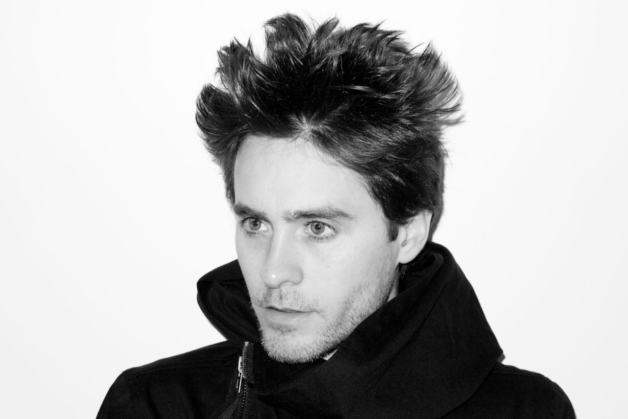 http://www.theplace.ru/archive/jared_leto/img/JaredLeto_TerryRicha-41.jpg